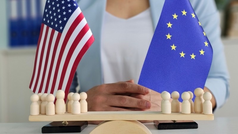 'Quay xe' với dầu thô, khí đốt Nga, EU chốt ký thỏa thuận 750 tỷ USD với một quốc gia - Có gì mà chuyên gia nhìn vào chỉ biết lắc đầu: 'điên rồ, phi thực tế'- Ảnh 1. 'Quay xe' với dầu thô, khí đốt Nga, EU chốt ký thỏa thuận 750 tỷ USD với một quốc gia - Có gì mà chuyên gia nhìn vào chỉ biết lắc đầu: 'điên rồ, phi thực tế'- Ảnh 1.
