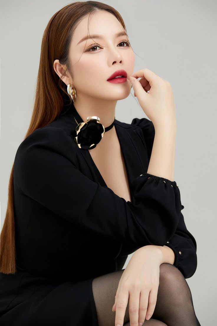 Loài cây độc nhất Việt Nam, siêu giá trị trong biệt phủ trăm tỷ, rộng 10.000 mét vuông của Lý Nhã Kỳ- Ảnh 1. Loài cây độc nhất Việt Nam, siêu giá trị trong biệt phủ trăm tỷ, rộng 10.000 mét vuông của Lý Nhã Kỳ- Ảnh 1.