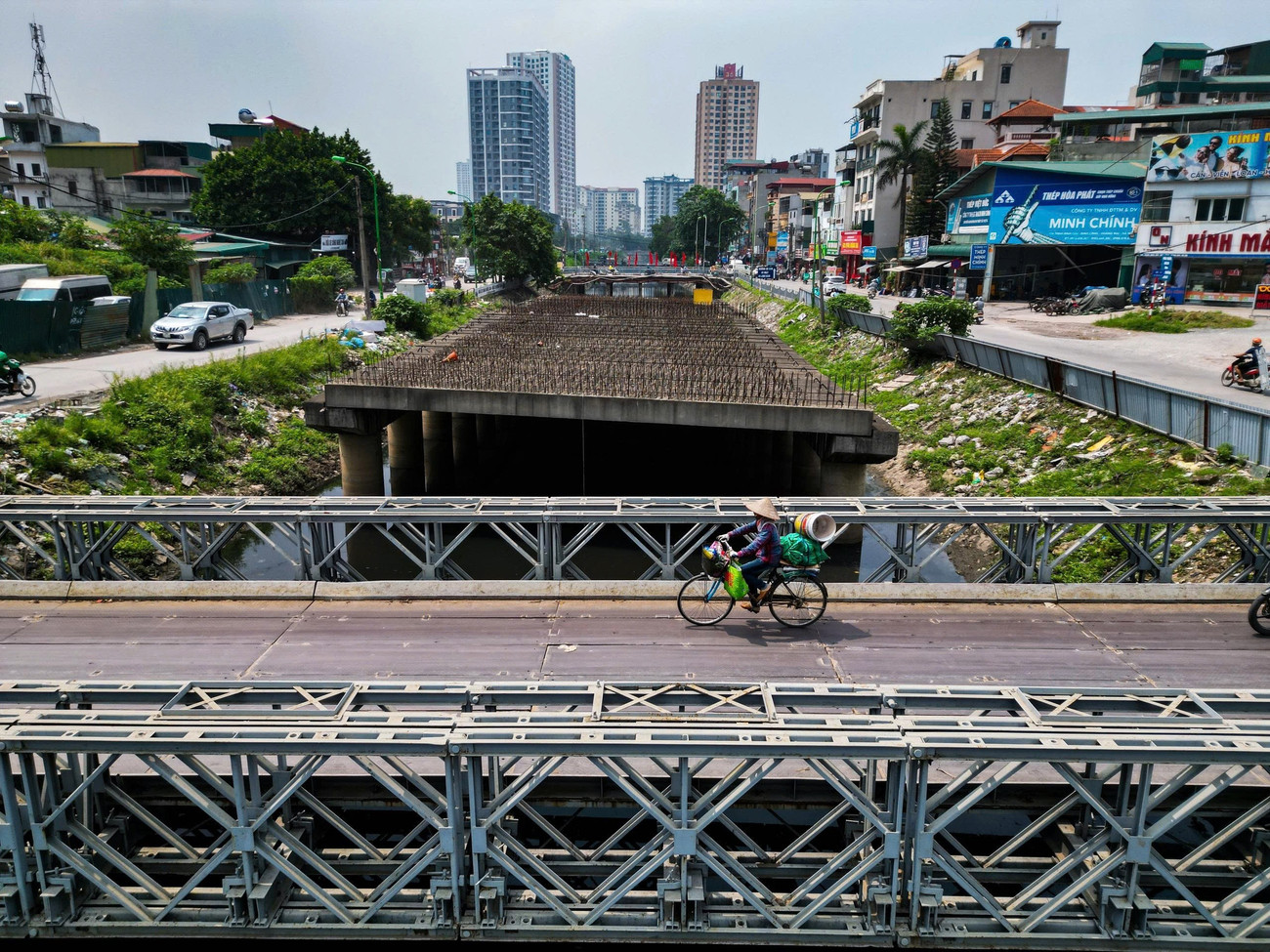 Cây cầu trên tuyến đường nghìn tỷ ở Hà Nội tái thi công sau nhiều năm bỏ hoang- Ảnh 4. Cây cầu trên tuyến đường nghìn tỷ ở Hà Nội tái thi công sau nhiều năm bỏ hoang- Ảnh 4.