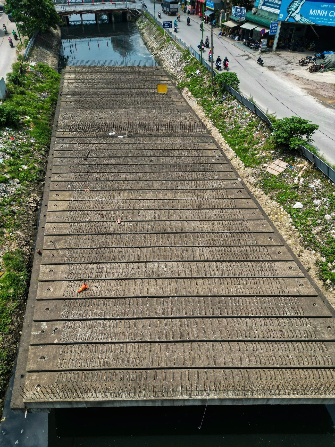 Cây cầu trên tuyến đường nghìn tỷ ở Hà Nội tái thi công sau nhiều năm bỏ hoang- Ảnh 3. Cây cầu trên tuyến đường nghìn tỷ ở Hà Nội tái thi công sau nhiều năm bỏ hoang- Ảnh 3.