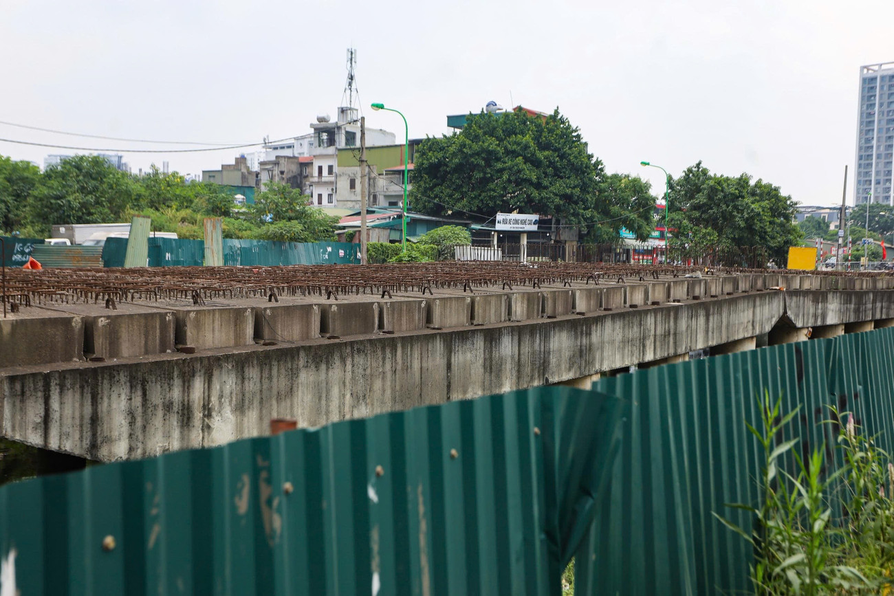Cây cầu trên tuyến đường nghìn tỷ ở Hà Nội tái thi công sau nhiều năm bỏ hoang- Ảnh 10. Cây cầu trên tuyến đường nghìn tỷ ở Hà Nội tái thi công sau nhiều năm bỏ hoang- Ảnh 10.