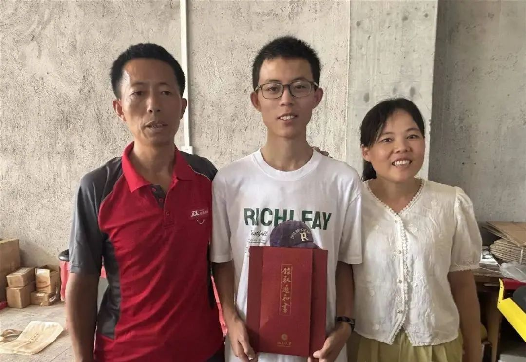 Nam sinh ngày nào cũng chơi game đến sáng lại được ĐH top 1 gửi giấy báo trúng tuyển, người bố ngỡ ngàng: “Có nhầm lẫn không?”- Ảnh 2.