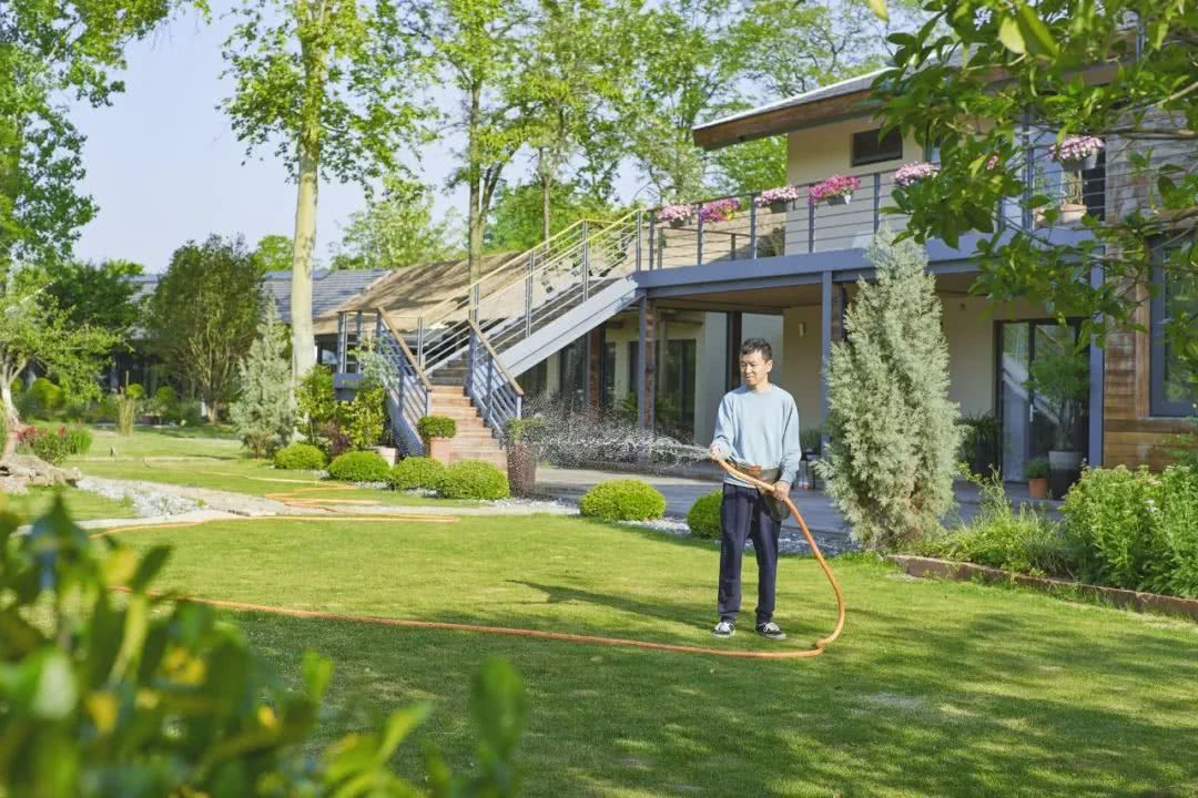 Giám đốc công nghệ “bỏ phố về quê”, mua hơn 133.000m2 đất để nghỉ hưu: Mất 3 năm mới hoàn thành nông trại trong mơ- Ảnh 1. Giám đốc công nghệ “bỏ phố về quê”, mua hơn 133.000m2 đất để nghỉ hưu: Mất 3 năm mới hoàn thành nông trại trong mơ- Ảnh 1.