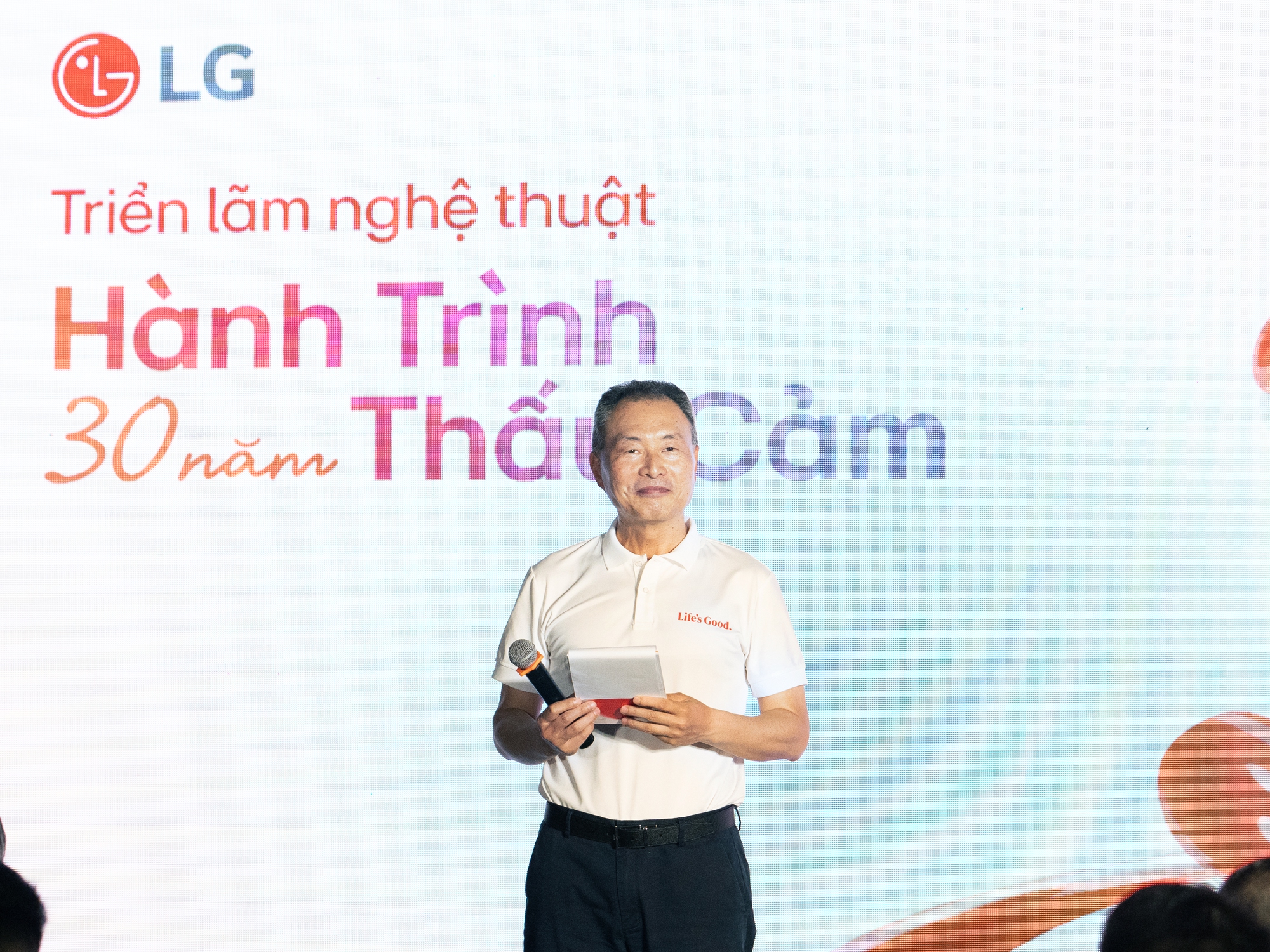 LG đánh dấu 3 thập kỷ đồng hành cùng người dùng Việt với triển lãm nghệ thuật “The Art-ffection”- Ảnh 2. LG đánh dấu 3 thập kỷ đồng hành cùng người dùng Việt với triển lãm nghệ thuật “The Art-ffection”- Ảnh 2.