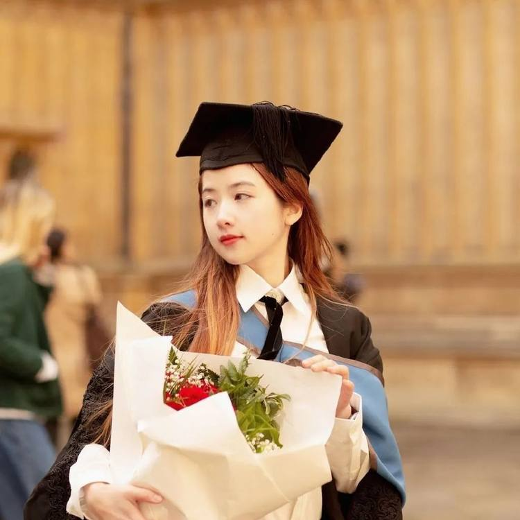 Nữ Tiến sĩ Toán học 31 tuổi đạt giải thưởng danh giá của Anh, được săn đón mức lương 1,5 tỷ VNĐ/năm: "Mong có cơ hội về quê hương cống hiến"- Ảnh 2. Nữ Tiến sĩ Toán học 31 tuổi đạt giải thưởng danh giá của Anh, được săn đón mức lương 1,5 tỷ VNĐ/năm: "Mong có cơ hội về quê hương cống hiến"- Ảnh 2.
