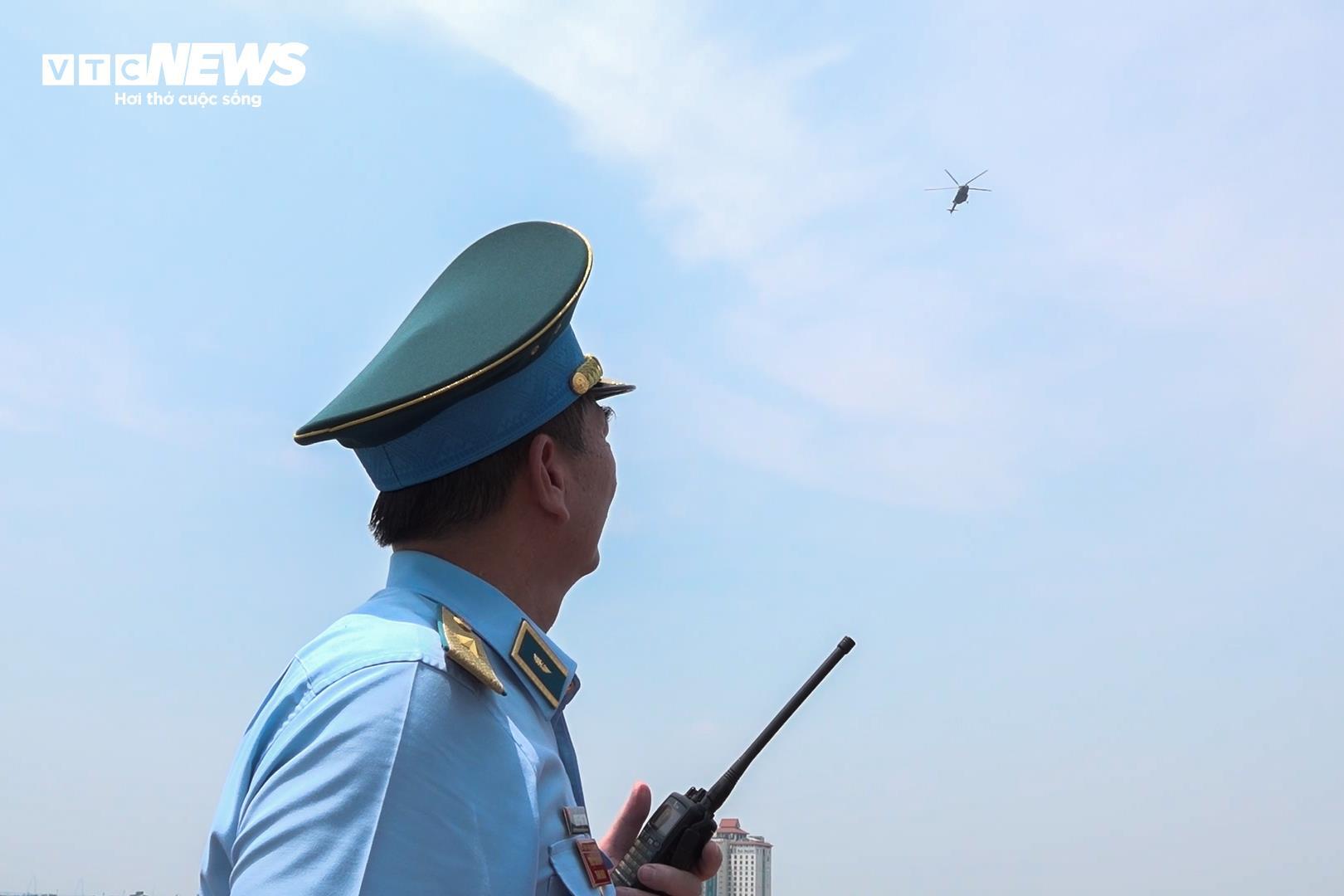 Tiêm kích Su-30MK2, trực thăng bay khảo sát, chuẩn bị biểu diễn dịp đại lễ 2/9- Ảnh 2.