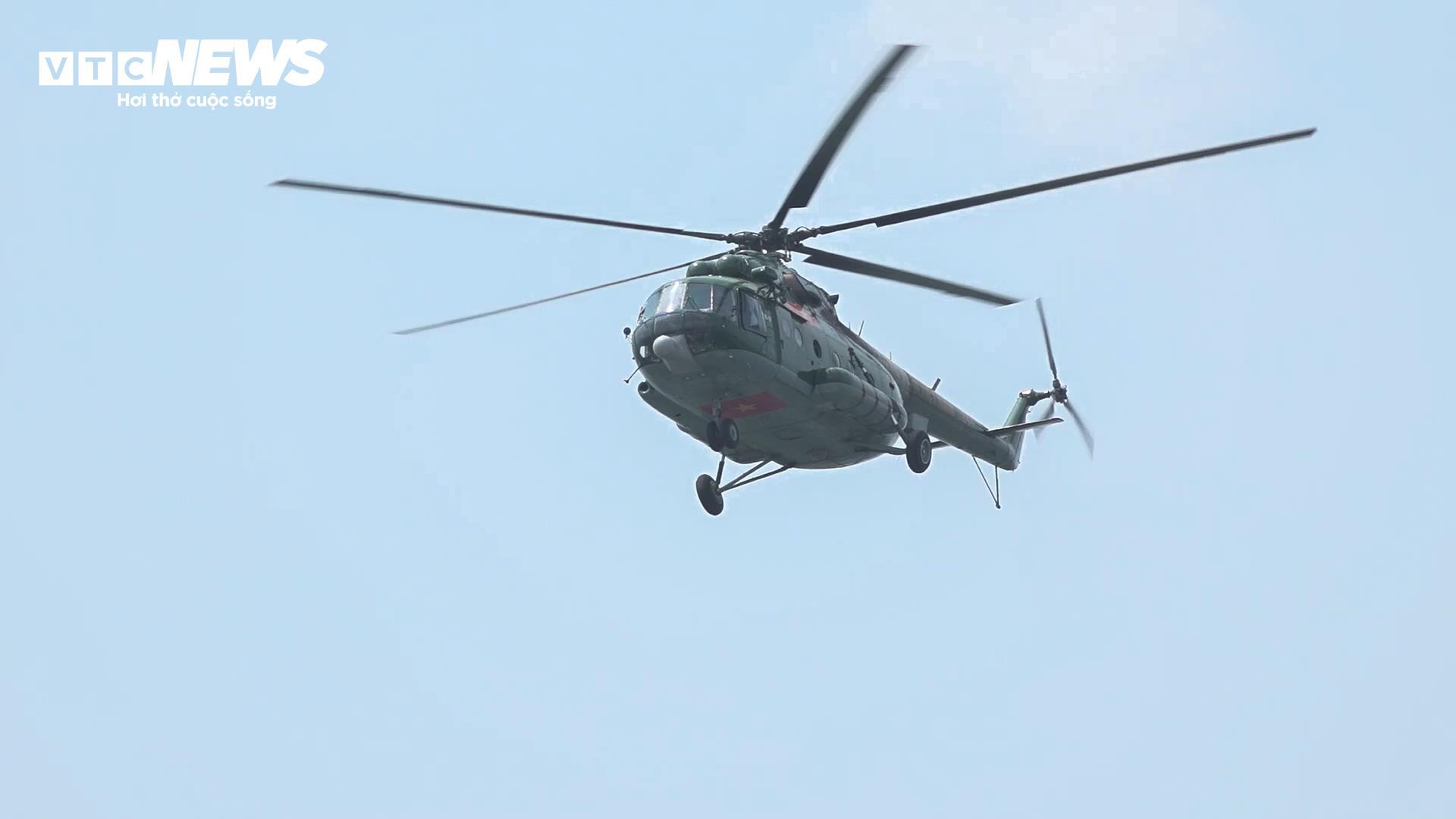 Tiêm kích Su-30MK2, trực thăng bay khảo sát, chuẩn bị biểu diễn dịp đại lễ 2/9- Ảnh 12.