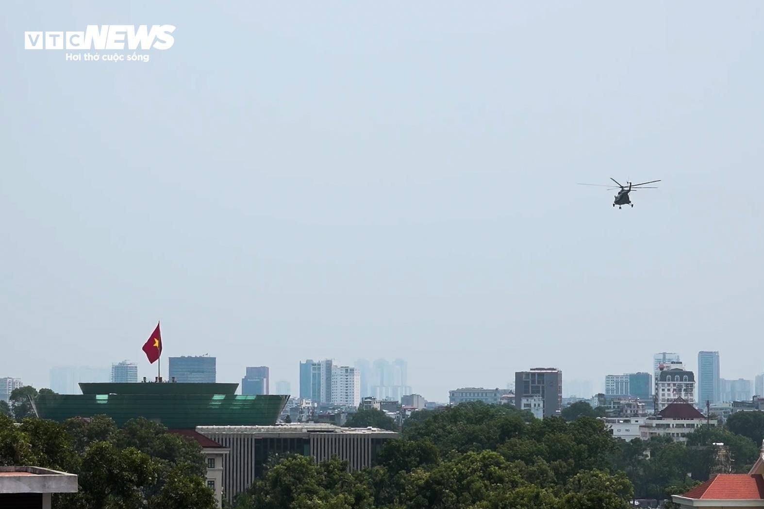 Tiêm kích Su-30MK2, trực thăng bay khảo sát, chuẩn bị biểu diễn dịp đại lễ 2/9- Ảnh 4.
