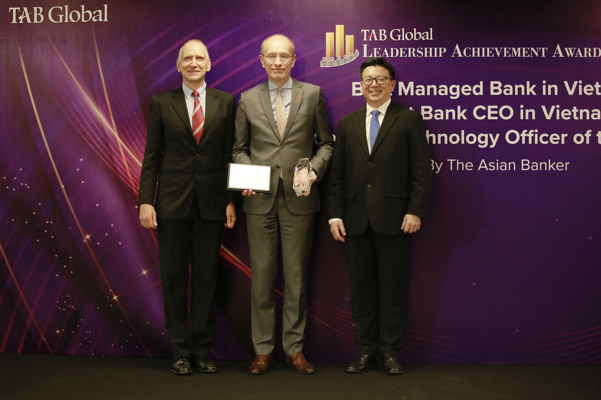 Techcombank được vinh danh 3 giải thưởng xuất sắc từ The Asian Banker- Ảnh 1. Techcombank được vinh danh 3 giải thưởng xuất sắc từ The Asian Banker- Ảnh 1.