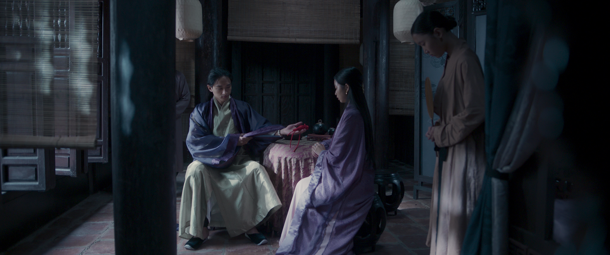 Lâu lắm mới thấy 1 mỹ nhân Việt đóng cổ trang đẹp cỡ này, đến cảnh tơi tả nhất vẫn hoàn mỹ mới tài- Ảnh 3.