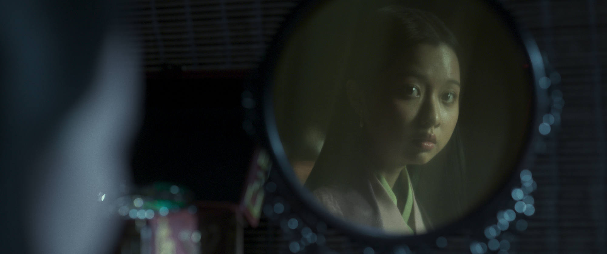 Lâu lắm mới thấy 1 mỹ nhân Việt đóng cổ trang đẹp cỡ này, đến cảnh tơi tả nhất vẫn hoàn mỹ mới tài- Ảnh 4.