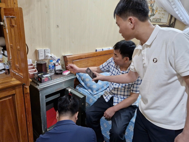 Cảnh sát thu giữ được các tài liệu quan trọng gì khi khám nhà Lê Bật Sơn?- Ảnh 2. Cảnh sát thu giữ được các tài liệu quan trọng gì khi khám nhà Lê Bật Sơn?- Ảnh 2.