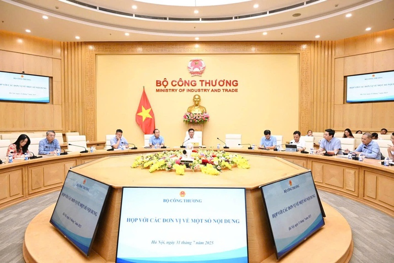 Bộ Công Thương cử 34 lãnh đạo cục, vụ về hỗ trợ địa phương triển khai chính quyền hai cấp- Ảnh 2. Bộ Công Thương cử 34 lãnh đạo cục, vụ về hỗ trợ địa phương triển khai chính quyền hai cấp- Ảnh 2.