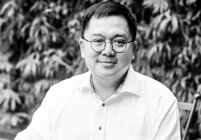 Sự nghiệp của ông Hoàng Nam Tiến: Từ bán máy tính, bán code, bán phần mềm, bán mạng và đoạn kết tại Đại học FPT- Ảnh 1. Sự nghiệp của ông Hoàng Nam Tiến: Từ bán máy tính, bán code, bán phần mềm, bán mạng và đoạn kết tại Đại học FPT- Ảnh 1.