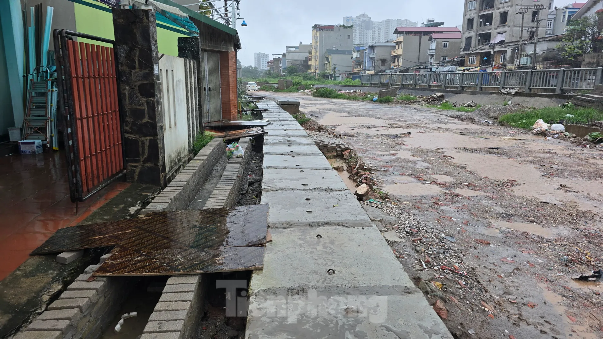 Thiết kế nền đường mới cao hơn gần 1m, cả trăm hộ dân bất an- Ảnh 4. Thiết kế nền đường mới cao hơn gần 1m, cả trăm hộ dân bất an- Ảnh 4.