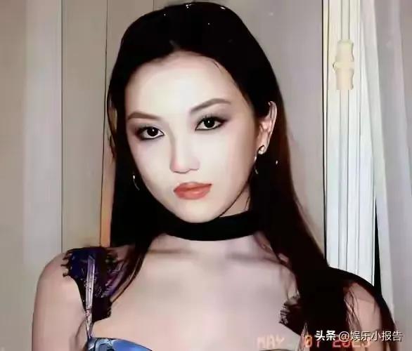 Con gái hở hàm ếch của Vương Phi - Lý Á Bằng đón sinh nhật 19 tuổi: Nhan sắc thay đổi đến bất ngờ- Ảnh 2. Con gái hở hàm ếch của Vương Phi - Lý Á Bằng đón sinh nhật 19 tuổi: Nhan sắc thay đổi đến bất ngờ- Ảnh 2.