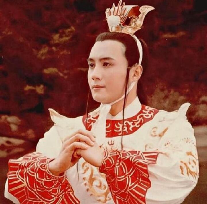 Sao nam nhận cát-xê gấp 7 lần Tôn Ngộ Không, giờ bán thịt mưu sinh tuổi xế chiều- Ảnh 1. Sao nam nhận cát-xê gấp 7 lần Tôn Ngộ Không, giờ bán thịt mưu sinh tuổi xế chiều- Ảnh 1.