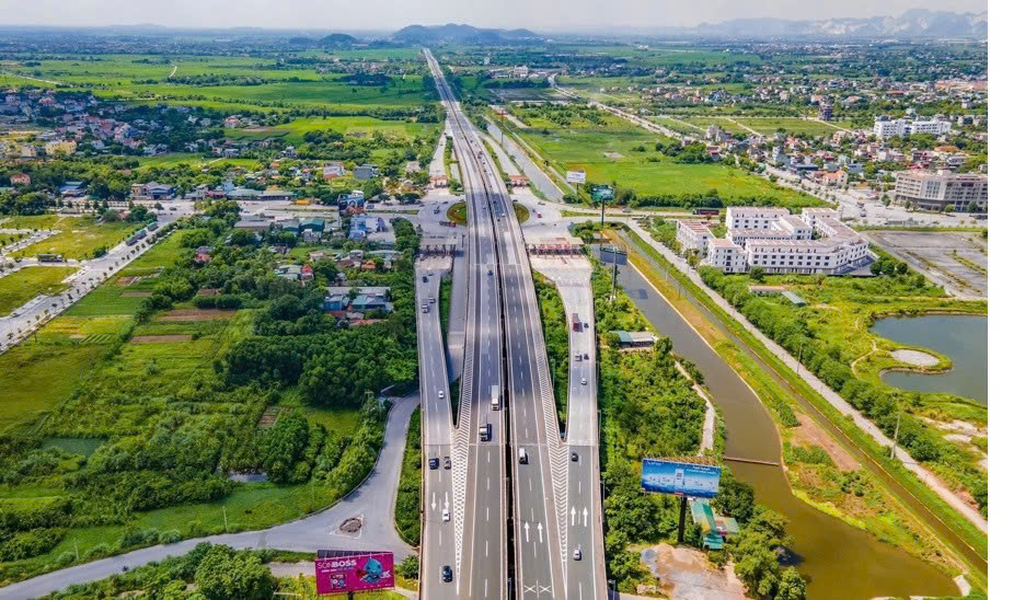Sau nhà phố, biệt thự đến lượt đất nền phía Tây TPHCM chạy đua bung hàng, cả thị trường địa ốc đang sợ lỡ nhịp “sóng” mạnh nhất năm 2025?- Ảnh 2. Sau nhà phố, biệt thự đến lượt đất nền phía Tây TPHCM chạy đua bung hàng, cả thị trường địa ốc đang sợ lỡ nhịp “sóng” mạnh nhất năm 2025?- Ảnh 2.