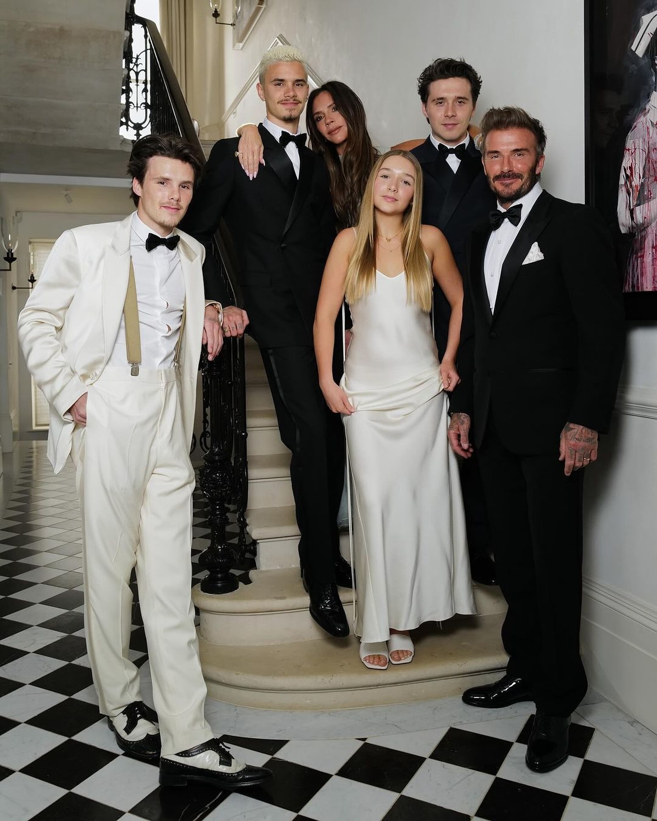 David Beckham - Victoria kỉ niệm 26 năm ngày cưới: Gia đình đẹp như tranh, nay rạn nứt khó cứu vì con cả bất hiếu- Ảnh 28. David Beckham - Victoria kỉ niệm 26 năm ngày cưới: Gia đình đẹp như tranh, nay rạn nứt khó cứu vì con cả bất hiếu- Ảnh 28.