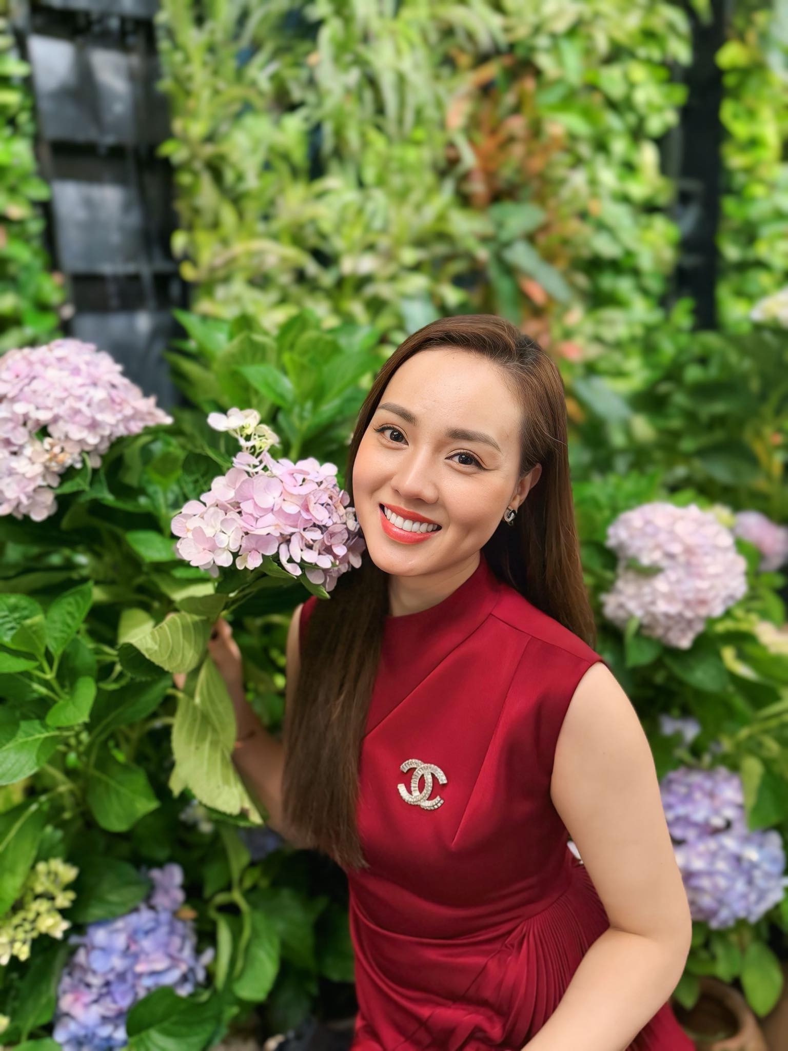 Vợ NSND Công Lý lên tiếng về thông tin "có một đời chồng rồi mới đi cưới Công Lý"- Ảnh 2. Vợ NSND Công Lý lên tiếng về thông tin "có một đời chồng rồi mới đi cưới Công Lý"- Ảnh 2.