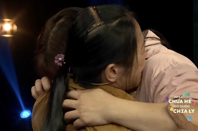 Cô gái Việt theo mẹ sang Trung Quốc rồi thất lạc 20 năm, ngày trở về tiết lộ bí mật ngỡ ngàng về mẹ- Ảnh 11. Cô gái Việt theo mẹ sang Trung Quốc rồi thất lạc 20 năm, ngày trở về tiết lộ bí mật ngỡ ngàng về mẹ- Ảnh 11.
