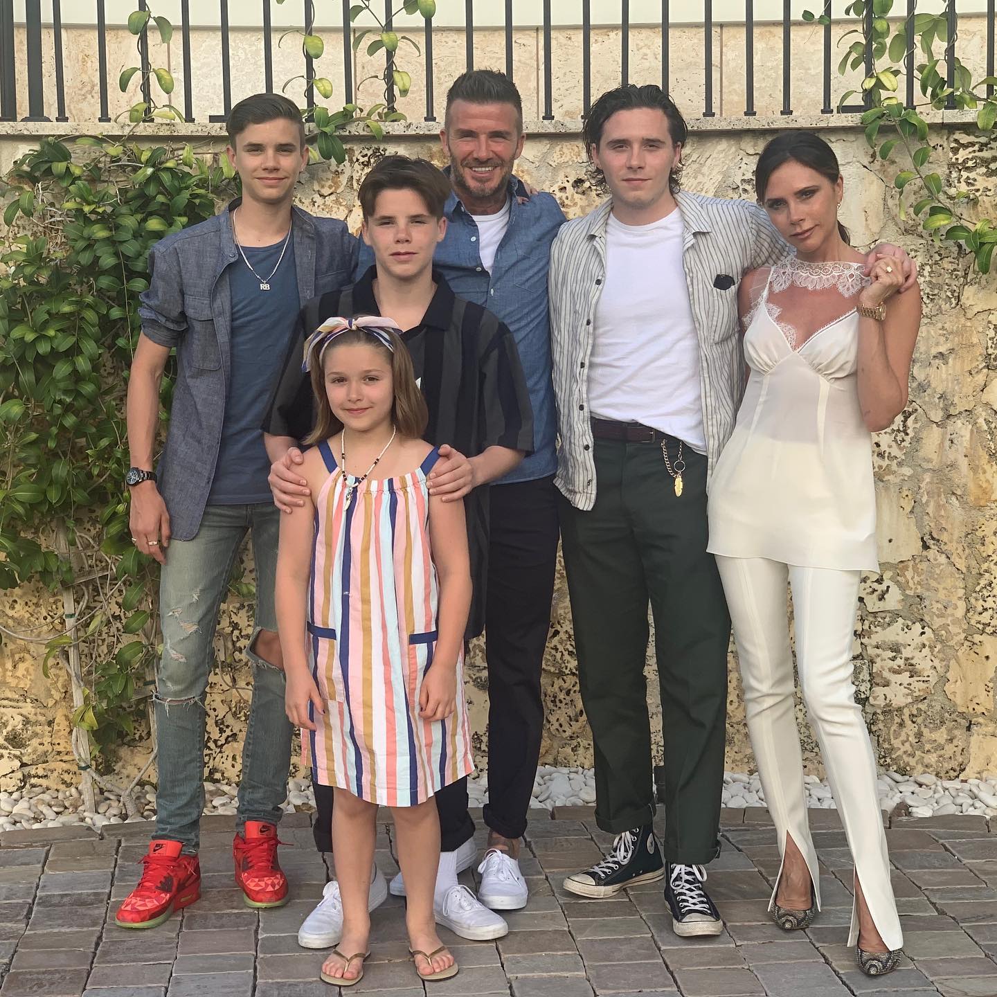 David Beckham - Victoria kỉ niệm 26 năm ngày cưới: Gia đình đẹp như tranh, nay rạn nứt khó cứu vì con cả bất hiếu- Ảnh 22. David Beckham - Victoria kỉ niệm 26 năm ngày cưới: Gia đình đẹp như tranh, nay rạn nứt khó cứu vì con cả bất hiếu- Ảnh 22.