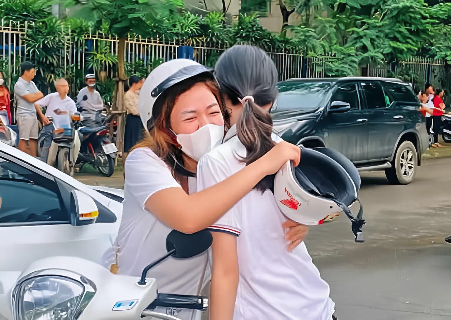 Có chuyện gì mà đêm qua, nhiều phụ huynh Hà Nội căng thẳng không ngủ được, sáng đi làm vẫn không dám rời điện thoại?- Ảnh 5. Có chuyện gì mà đêm qua, nhiều phụ huynh Hà Nội căng thẳng không ngủ được, sáng đi làm vẫn không dám rời điện thoại?- Ảnh 5.