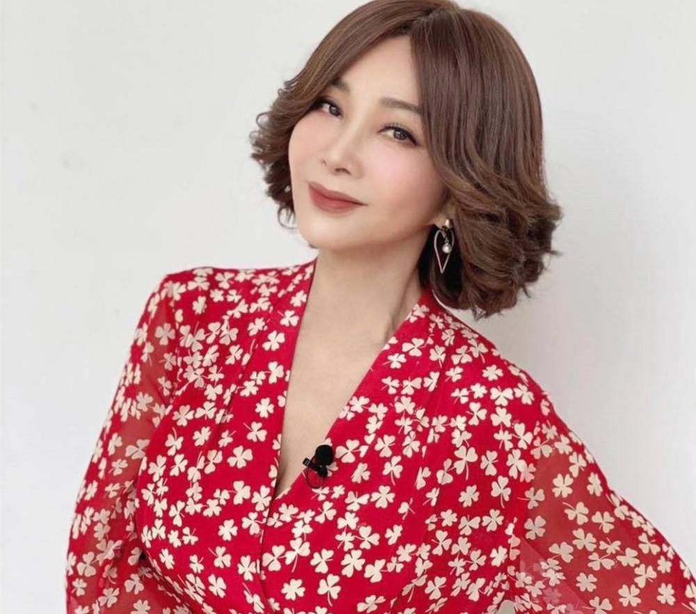 Mỹ nhân xứ Đài U70 vẫn trẻ trung như thiếu nữ: Sáng nào ngủ dậy cũng "bơm collagen" ngay với 1 loại nước kèm 1 thứ quả chợ Việt bán đầy quanh năm- Ảnh 1. Mỹ nhân xứ Đài U70 vẫn trẻ trung như thiếu nữ: Sáng nào ngủ dậy cũng "bơm collagen" ngay với 1 loại nước kèm 1 thứ quả chợ Việt bán đầy quanh năm- Ảnh 1.
