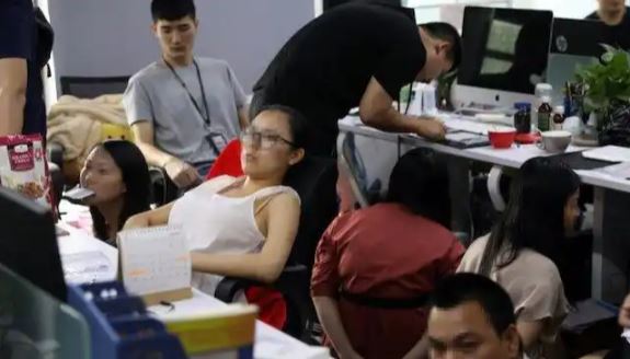 Trung Quốc: 450 cảnh sát đột kích 1 công ty công nghệ cao, tịch thu 1000 thiết bị điện tử, bắt gọn 400 đối tượng, hơn 155 tỷ đồng bị phong tỏa!- Ảnh 1. Trung Quốc: 450 cảnh sát đột kích 1 công ty công nghệ cao, tịch thu 1000 thiết bị điện tử, bắt gọn 400 đối tượng, hơn 155 tỷ đồng bị phong tỏa!- Ảnh 1.