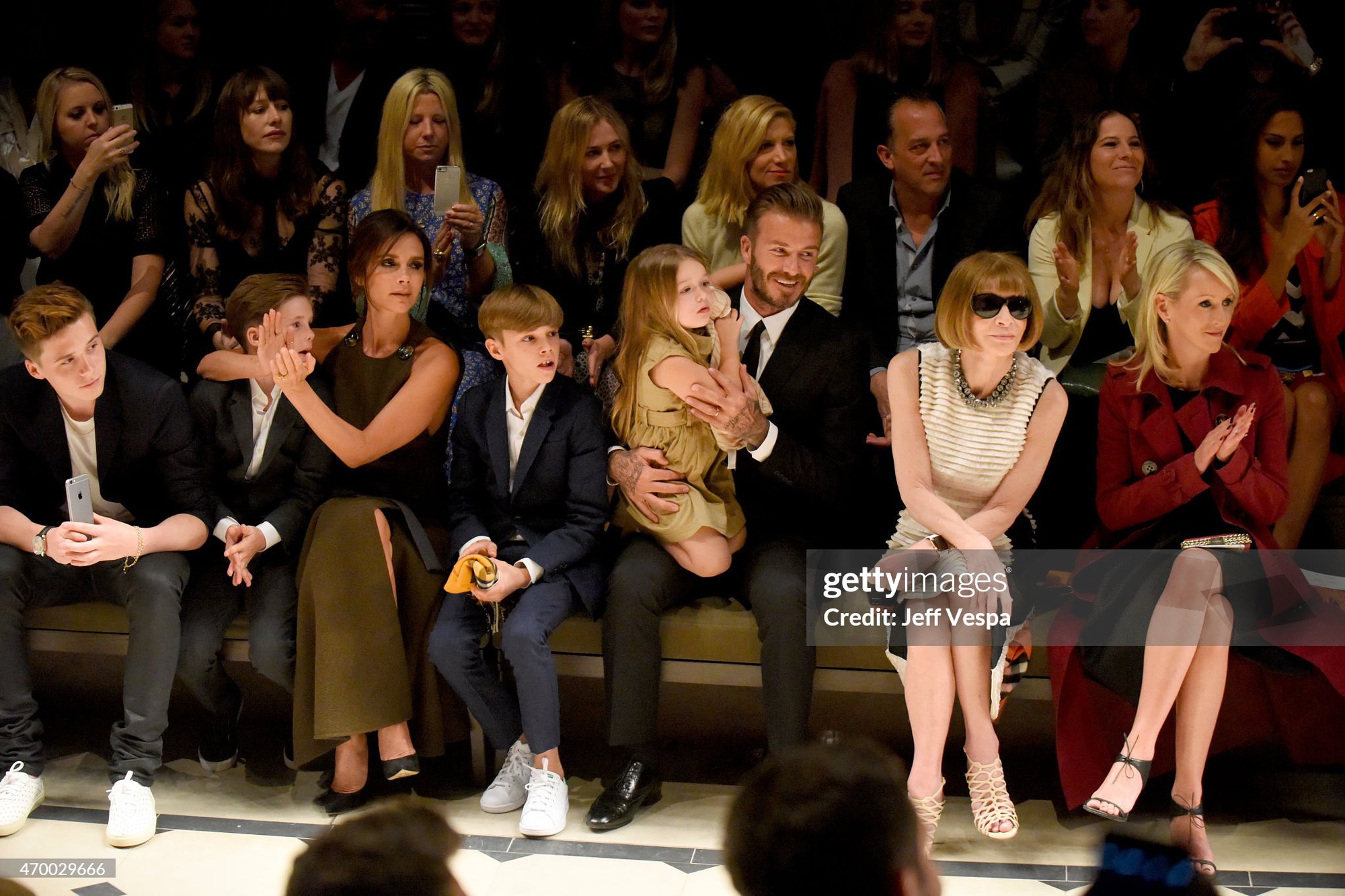David Beckham - Victoria kỉ niệm 26 năm ngày cưới: Gia đình đẹp như tranh, nay rạn nứt khó cứu vì con cả bất hiếu- Ảnh 18. David Beckham - Victoria kỉ niệm 26 năm ngày cưới: Gia đình đẹp như tranh, nay rạn nứt khó cứu vì con cả bất hiếu- Ảnh 18.