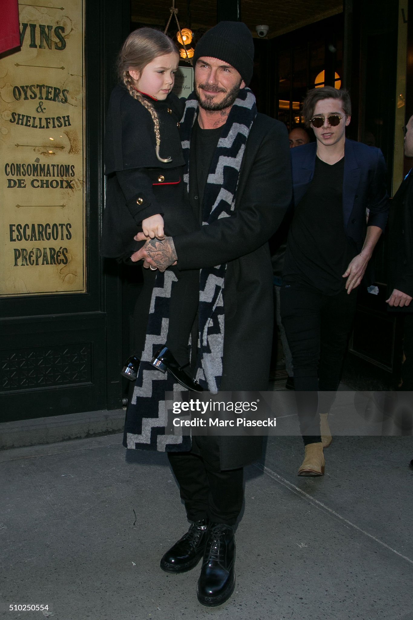 David Beckham - Victoria kỉ niệm 26 năm ngày cưới: Gia đình đẹp như tranh, nay rạn nứt khó cứu vì con cả bất hiếu- Ảnh 19. David Beckham - Victoria kỉ niệm 26 năm ngày cưới: Gia đình đẹp như tranh, nay rạn nứt khó cứu vì con cả bất hiếu- Ảnh 19.