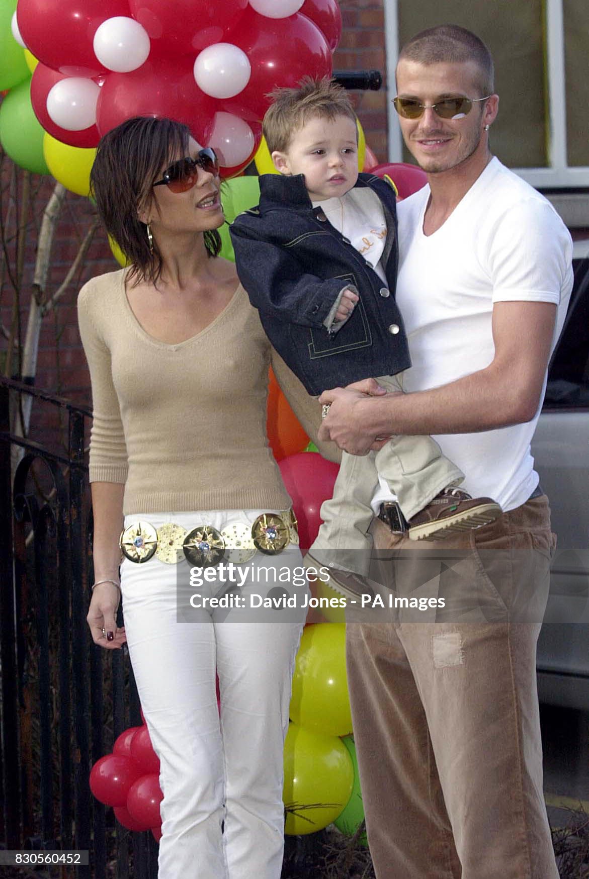 David Beckham - Victoria kỉ niệm 26 năm ngày cưới: Gia đình đẹp như tranh, nay rạn nứt khó cứu vì con cả bất hiếu- Ảnh 3. David Beckham - Victoria kỉ niệm 26 năm ngày cưới: Gia đình đẹp như tranh, nay rạn nứt khó cứu vì con cả bất hiếu- Ảnh 3.