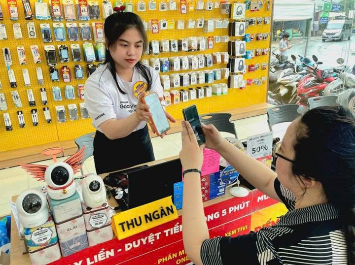 Cuộc đua biến cửa hàng, siêu thị thành 'máy rút tiền', hiệu quả ra sao?- Ảnh 1.