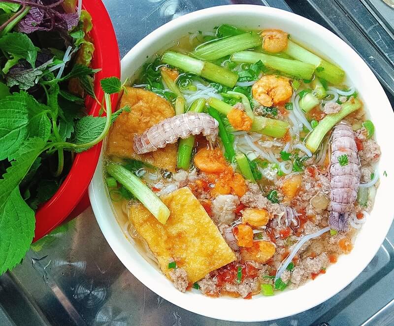 Vụ 5 người ăn bún hết 810.000 đồng ở Hạ Long: Cơ quan chức năng làm ngay một việc- Ảnh 3. Vụ 5 người ăn bún hết 810.000 đồng ở Hạ Long: Cơ quan chức năng làm ngay một việc- Ảnh 3.