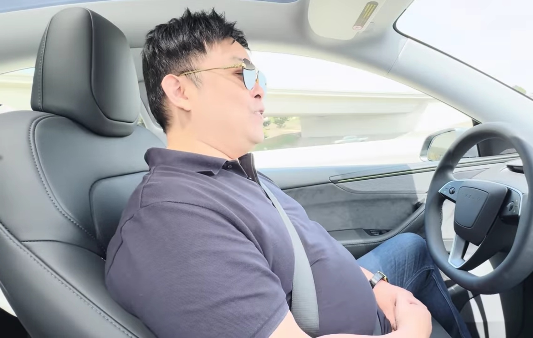 Nam ca sĩ thấy Mỹ Tâm là lao tới xin chụp hình: "Tôi không cần tiền"- Ảnh 1. Nam ca sĩ thấy Mỹ Tâm là lao tới xin chụp hình: "Tôi không cần tiền"- Ảnh 1.