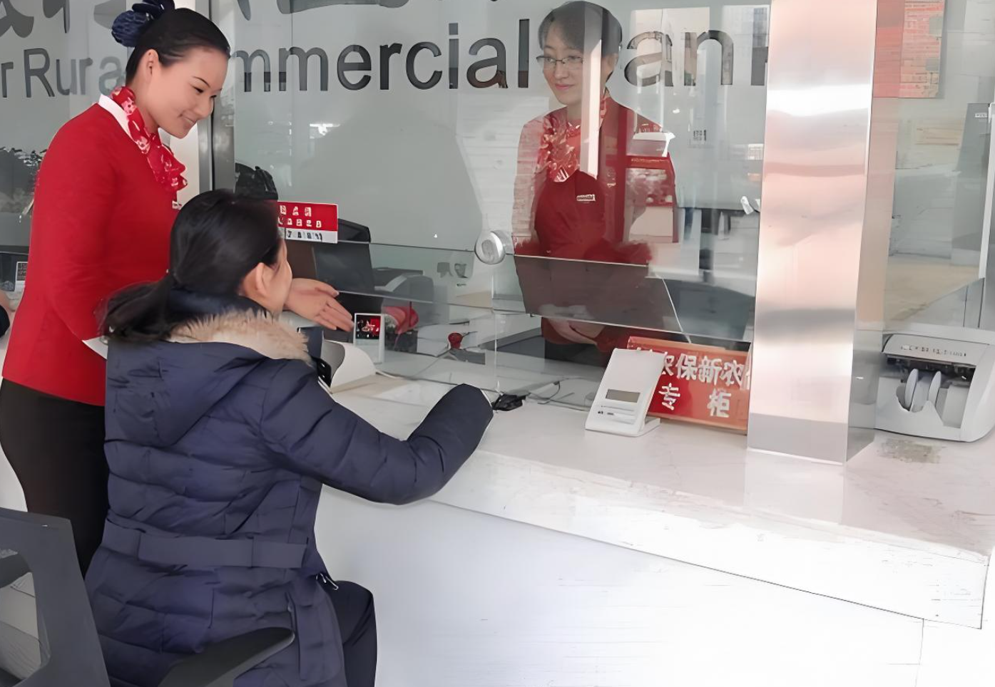Quét nhà bỗng tìm thấy sổ tiết kiệm tưởng mất vài năm trước, ra ngân hàng lấy tiền thì được thông báo: Đã rút 4 đợt, tài khoản 0 đồng- Ảnh 1. Quét nhà bỗng tìm thấy sổ tiết kiệm tưởng mất vài năm trước, ra ngân hàng lấy tiền thì được thông báo: Đã rút 4 đợt, tài khoản 0 đồng- Ảnh 1.