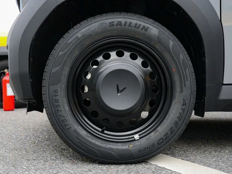 Sếp Sailun tự tin đấu Michelin, Bridgestone: ‘Cứ 10 người sẽ có 1 người dùng lốp Sailun tại Việt Nam’- Ảnh 6. Sếp Sailun tự tin đấu Michelin, Bridgestone: ‘Cứ 10 người sẽ có 1 người dùng lốp Sailun tại Việt Nam’- Ảnh 6.