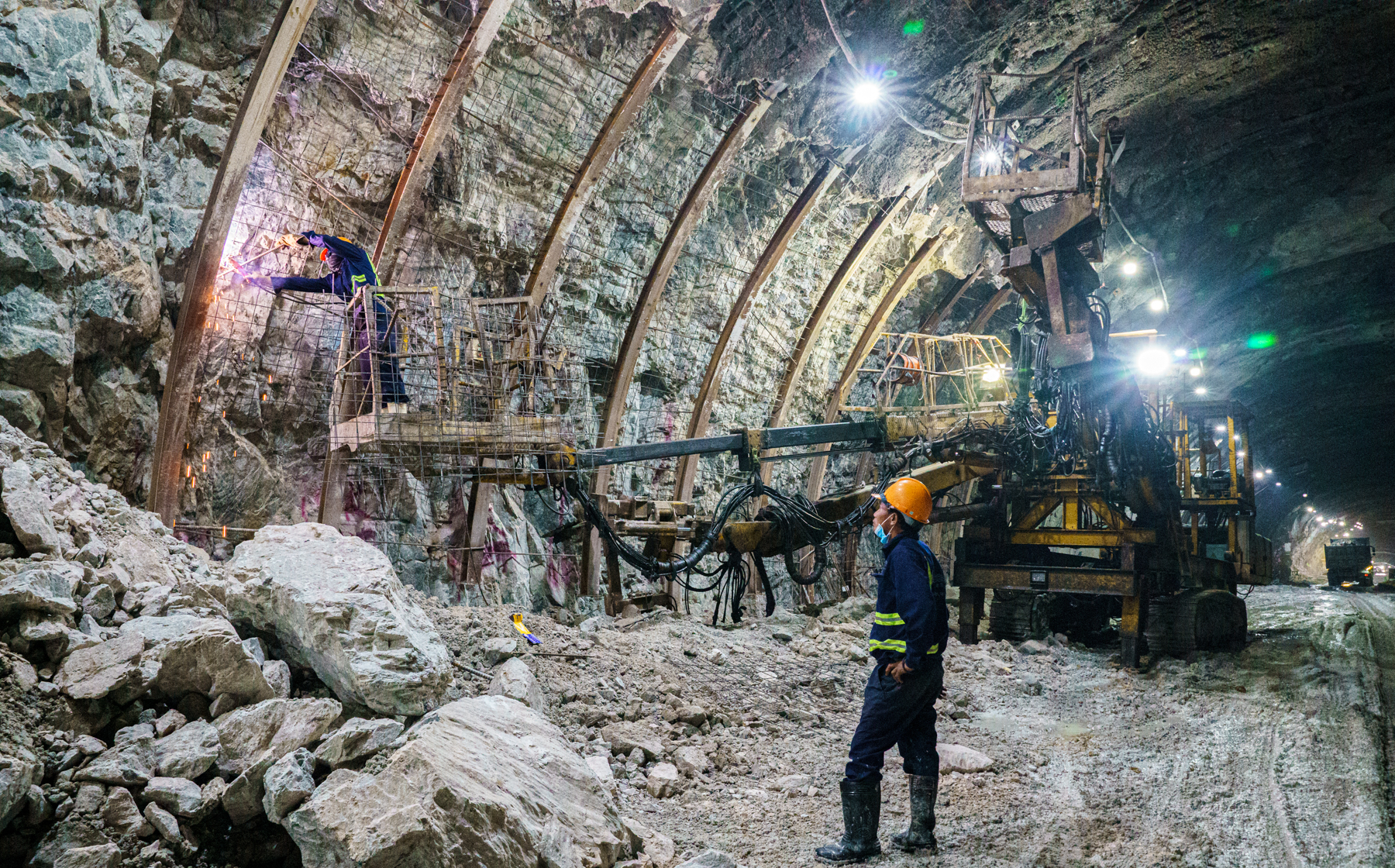 Sau 600 ngày thi công xuyên núi, Đèo Cả vừa hoàn thành hạng mục phức tạp nhất ở dự án hơn 20.000 tỷ đồng- Ảnh 1.