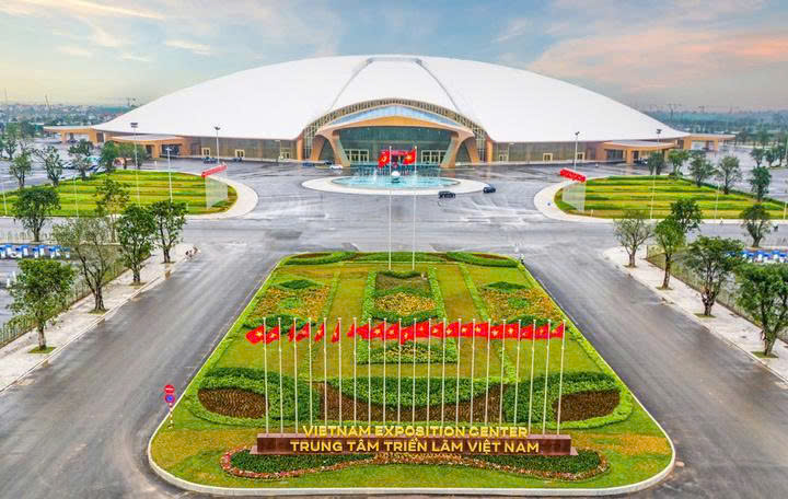 Từ trung tâm hội chợ lớn nhất miền Bắc, doanh nghiệp của tỷ phú Phạm Nhật Vượng đã “thần tốc” triển khai khu phức hợp thương mại với những kỷ lục chưa từng có- Ảnh 3. Từ trung tâm hội chợ lớn nhất miền Bắc, doanh nghiệp của tỷ phú Phạm Nhật Vượng đã “thần tốc” triển khai khu phức hợp thương mại với những kỷ lục chưa từng có- Ảnh 3.