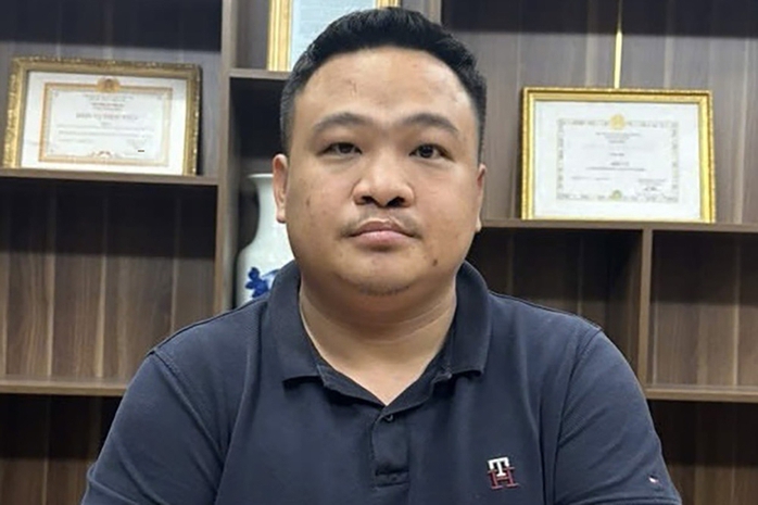 Vụ "ông trùm" ở TP HCM cầm đầu lừa đảo hàng trăm ngàn người già: Khởi tố 124 bị can- Ảnh 1. Vụ "ông trùm" ở TP HCM cầm đầu lừa đảo hàng trăm ngàn người già: Khởi tố 124 bị can- Ảnh 1.