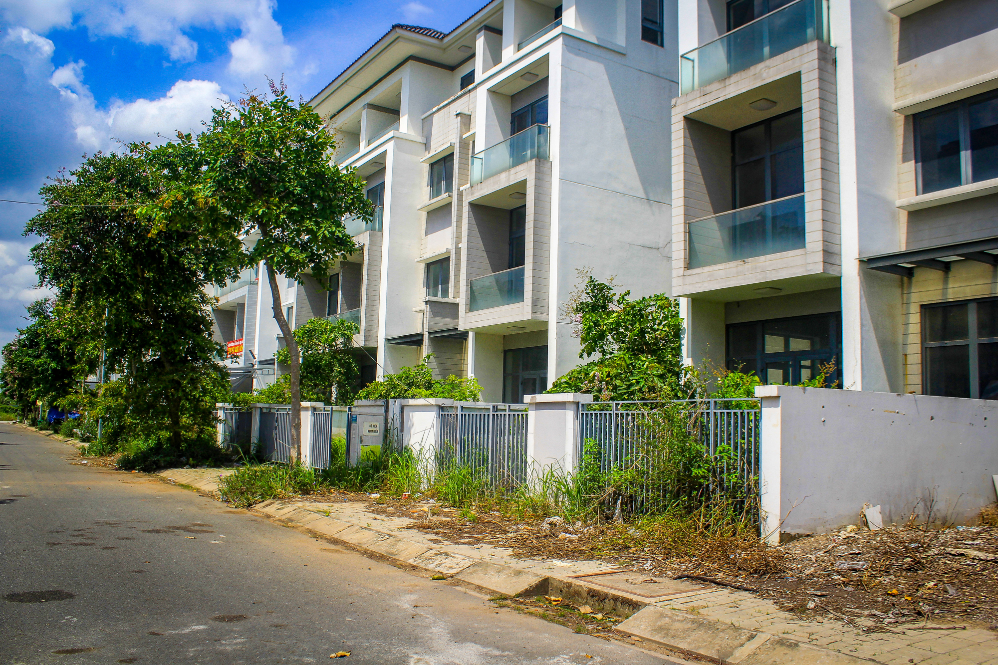 Toàn cảnh hàng chục nghìn nhà hoang, đất nền trống có thể bị đánh thuế luỹ tiến đến 10% ở TP.HCM- Ảnh 11. Toàn cảnh hàng chục nghìn nhà hoang, đất nền trống có thể bị đánh thuế luỹ tiến đến 10% ở TP.HCM- Ảnh 11.