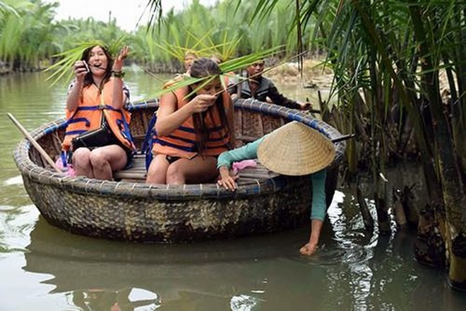 Khách Tây sợ xanh mặt trước một trải nghiệm ở Hội An, nhiều người khác lại thích thú: Việt Nam là thế!- Ảnh 3. Khách Tây sợ xanh mặt trước một trải nghiệm ở Hội An, nhiều người khác lại thích thú: Việt Nam là thế!- Ảnh 3.