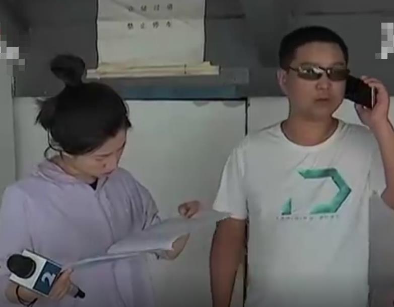 Người đàn ông chi hơn 182 triệu đồng mua bảo hiểm nhân thọ, 10 năm sau đi rút tiền thì được nhân viên thông báo: “Phải đợi đến khi con trai mất, anh mới được nhận đủ tiền”- Ảnh 1. Người đàn ông chi hơn 182 triệu đồng mua bảo hiểm nhân thọ, 10 năm sau đi rút tiền thì được nhân viên thông báo: “Phải đợi đến khi con trai mất, anh mới được nhận đủ tiền”- Ảnh 1.
