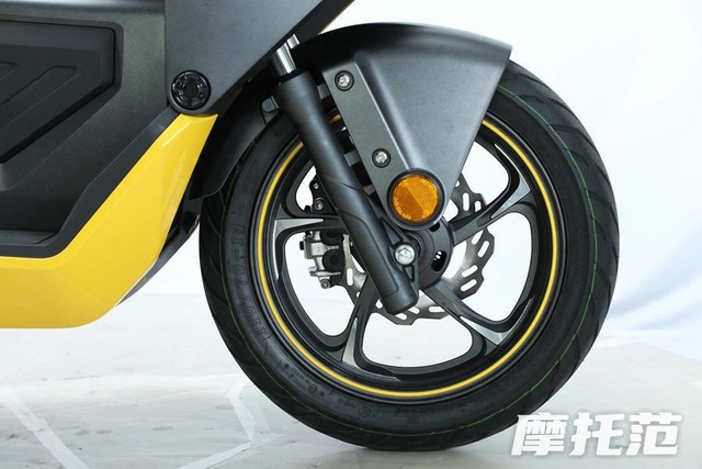 Ra mắt xe ga thiết kế ấn tượng, ABS 2 kênh như Honda SH, giá quy đổi chỉ ngang Exciter 155- Ảnh 6. Ra mắt xe ga thiết kế ấn tượng, ABS 2 kênh như Honda SH, giá quy đổi chỉ ngang Exciter 155- Ảnh 6.