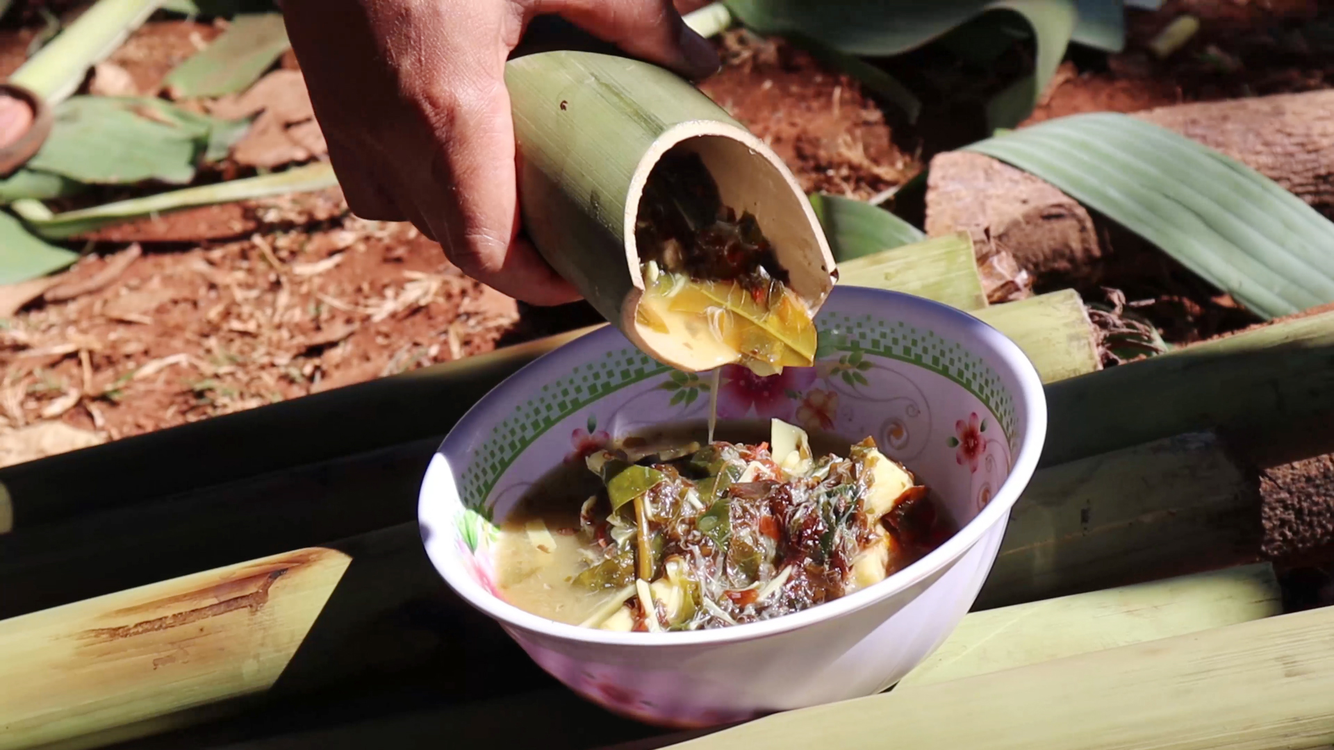 Khi 2 tỉnh về 1 nhà, menu cỗ cưới có sự thay đổi lớn: Khi vải thiều và bánh mì que chung mâm, tinh hoa!- Ảnh 15.