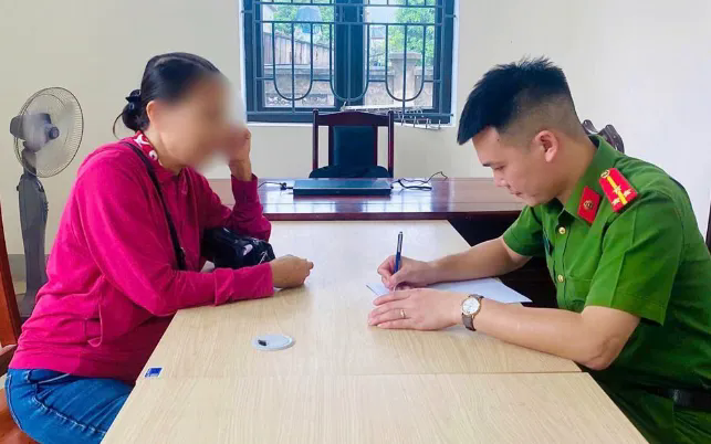 Bà Yến Anh đến Công an phường Trần Phú để trình báo vụ việc.