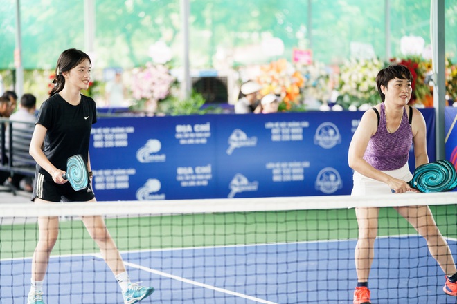 “Host social” là nghề gì mà chỉ cần "gom" đủ người ra sân Pickleball cũng kiếm được chục triệu một tháng?- Ảnh 1. “Host social” là nghề gì mà chỉ cần "gom" đủ người ra sân Pickleball cũng kiếm được chục triệu một tháng?- Ảnh 1.