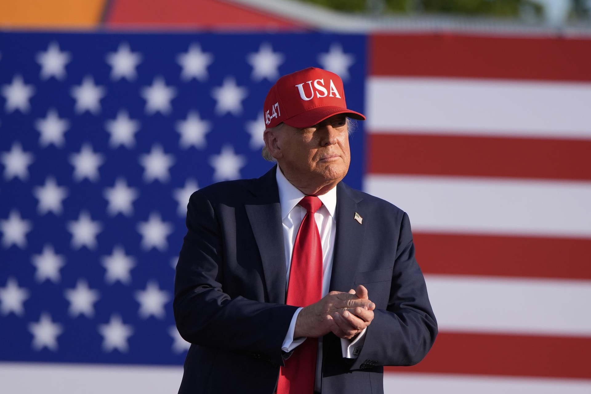 Ông Trump tuyên bố ký thư áp thuế cho 12 nước, sẽ được gửi đi ngay đầu tuần tới- Ảnh 1. Ông Trump tuyên bố ký thư áp thuế cho 12 nước, sẽ được gửi đi ngay đầu tuần tới- Ảnh 1.