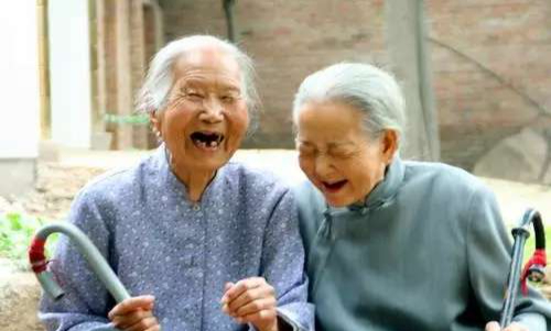 Khảo sát hơn 1.000 người trăm tuổi phát hiện 1 điểm chung không ai ngờ: Không phải là ăn uống hay tập thể dục- Ảnh 3. Khảo sát hơn 1.000 người trăm tuổi phát hiện 1 điểm chung không ai ngờ: Không phải là ăn uống hay tập thể dục- Ảnh 3.