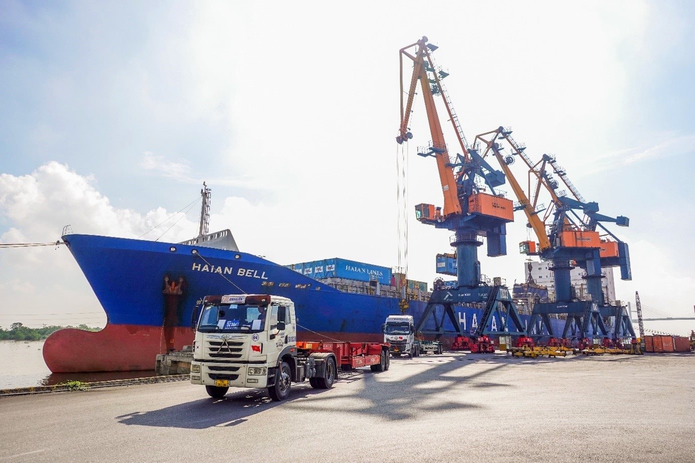 Công ty sở hữu đội tàu container lớn nhất Việt Nam mở tuyến tới Cảng Liên Vân – Trung Quốc- Ảnh 1. Công ty sở hữu đội tàu container lớn nhất Việt Nam mở tuyến tới Cảng Liên Vân – Trung Quốc- Ảnh 1.